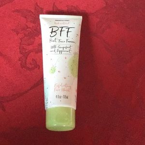 BFF exfoliating face wash
